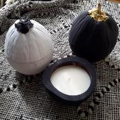 Bougie parfumée noire, feuille dorée