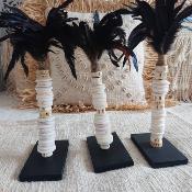 Statue en coquillages et plumes - L